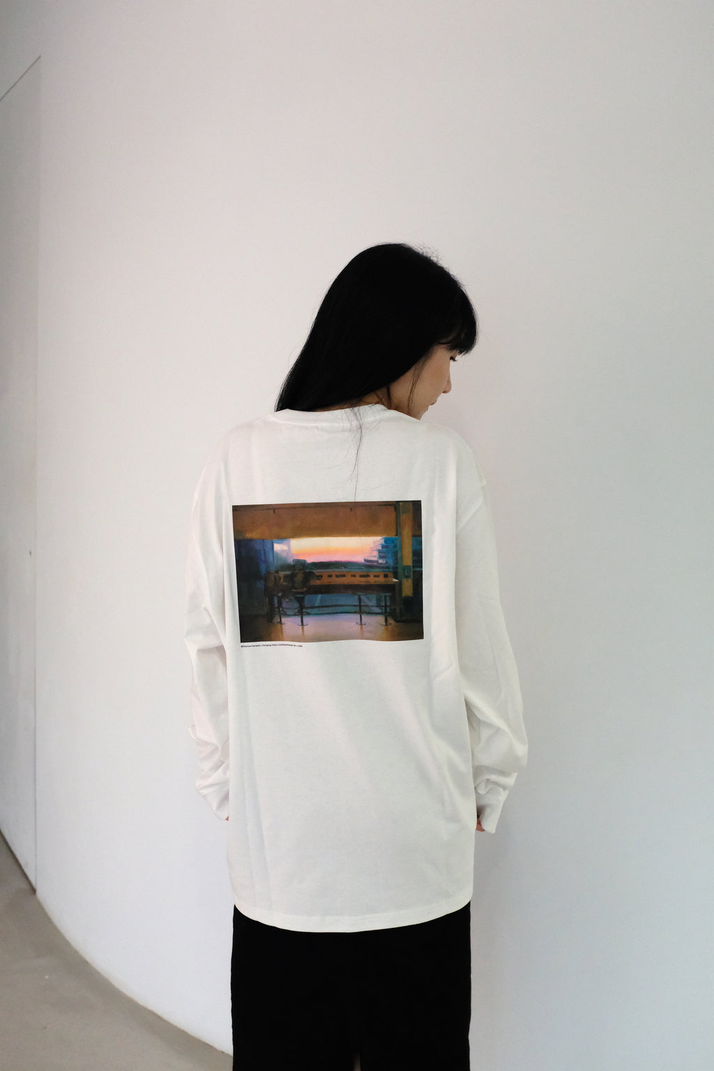 湯瑪士·卡麥隆 Thomas Cameron｜「充電站」白色長恤 "Charging Point" White Tee