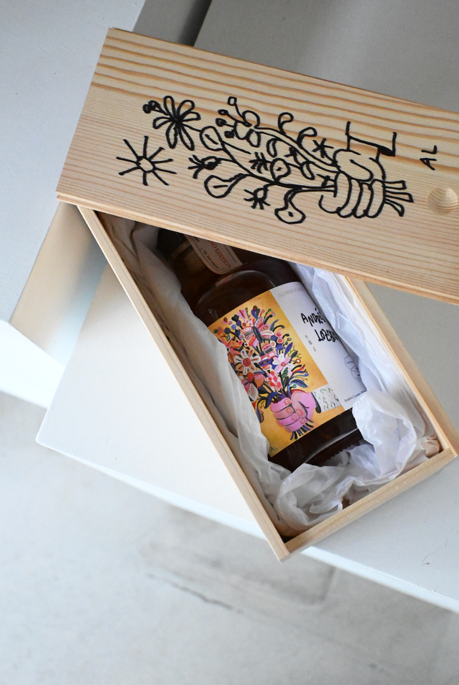 Andrés Lozano x CONTEMPORARY BY U  Limited Edition Artist Collaboration Spirit藝術家限量20版聯名酒款（手繪精裝版）